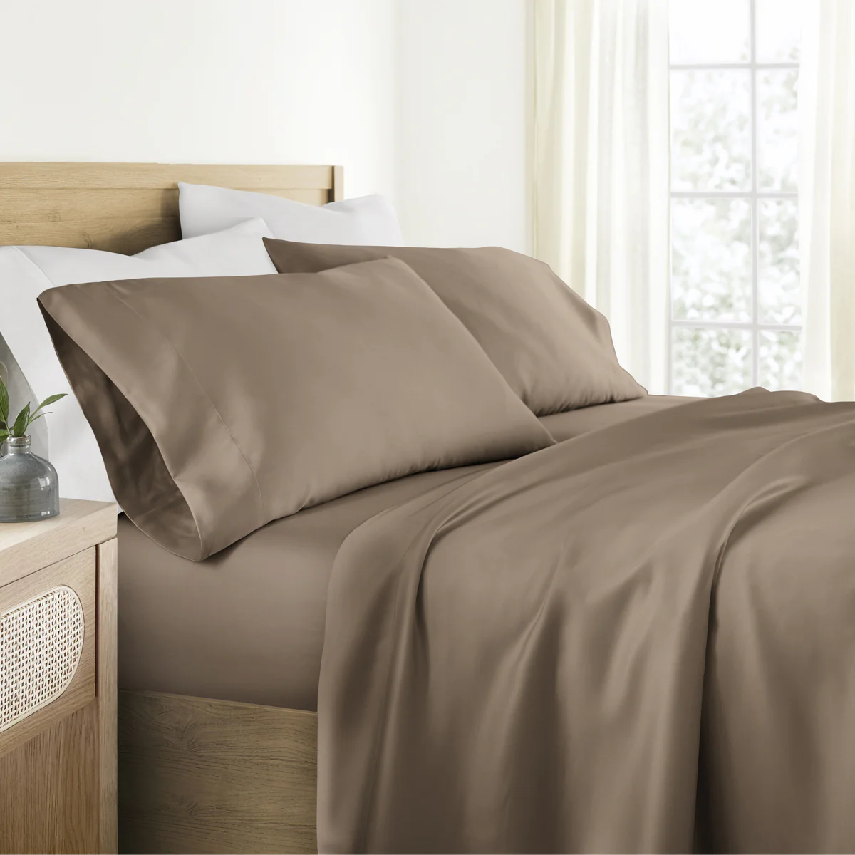 WHSLE-BAM-TAUPE-01-C5-GRAPHIC